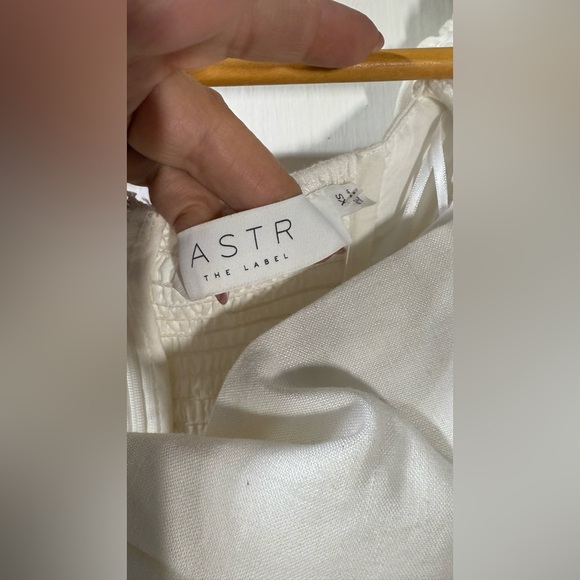 NWT Astr the Label Ulla Off The Shoulder Dress in White - Picture 5 of 9